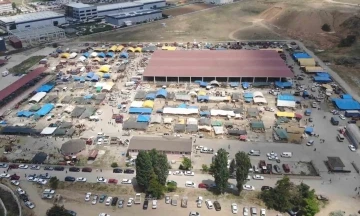 Kurbanlıklar elde kalınca fiyatlar maliyetine d&uuml;ş&uuml;r&uuml;ld&uuml;: "Zararına bile veremiyoruz"
