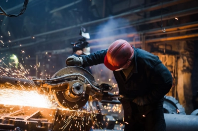 K&uuml;resel Metal Sekt&ouml;r&uuml; B&uuml;y&uuml;meyi S&uuml;rd&uuml;r&uuml;yor