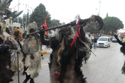 Kurtuluş g&uuml;n&uuml;ne T&uuml;l&uuml;tabaklar damga vurdu