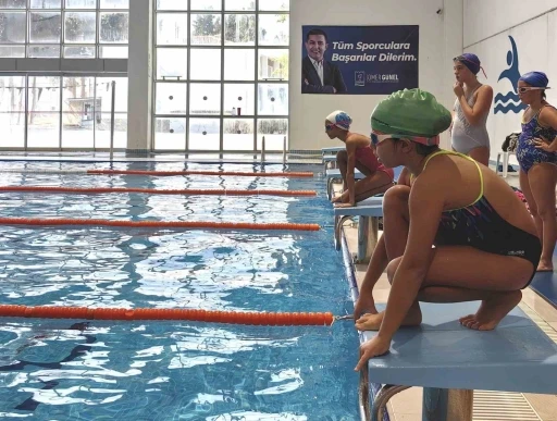 Kuşadalı y&uuml;z&uuml;c&uuml;lerden &ouml;nemli başarı
