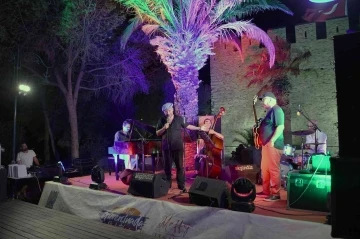 Kuşadası 2022&rsquo;de sanatla g&uuml;zelleşti
