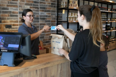 Kuşadası Belediyesi&rsquo;nden kadın &uuml;reticiye destek