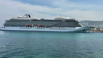 Kuşadası Limanı&rsquo;na 4 gemi bereketi ile geldi
