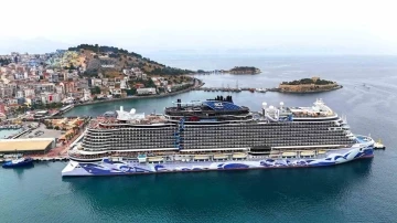 Kuşadası&rsquo;na ilk seferini d&uuml;zenledi, 3 bin 257 turist getirdi
