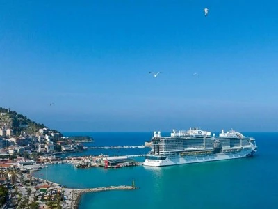 Kuşadası'na kruvaziyerle 4 bin 12 turist geldi