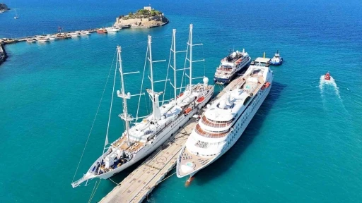 Kuşadası&rsquo;nda Amerikalı turistlere mehterli karşılama
