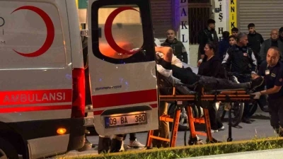 Kuşadası&rsquo;nda iki grup arasında sopalı kavga
