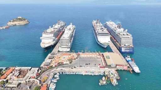 Kuşadası&rsquo;nda kruvaziyer bereketi Ekim ayında da devam ediyor
