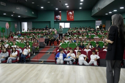 Kuşadası&rsquo;nda &Ouml;ğrencilere Sosyal Girişimcilik Semineri