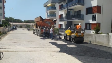 Kuşadası&rsquo;nda yol yapım ve bakım &ccedil;alışmaları s&uuml;r&uuml;yor
