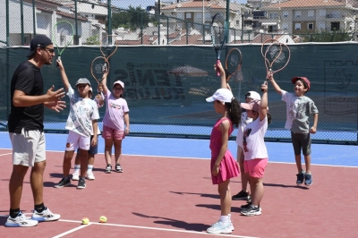 Kuşadası Tenis Kul&uuml;b&uuml; Hedeflerine Birer Birer Ulaşıyor