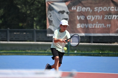 Kuşadası Tenis Kul&uuml;b&uuml;&rsquo;nde Ulusal Turnuva Heyecanı Yaşanmaya Başladı