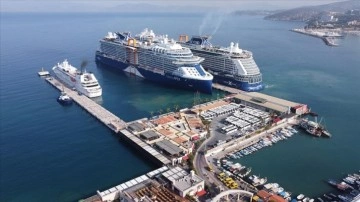 Kuşadası'nda kruvaziyer hareketliliği sonbaharda da s&uuml;r&uuml;yor