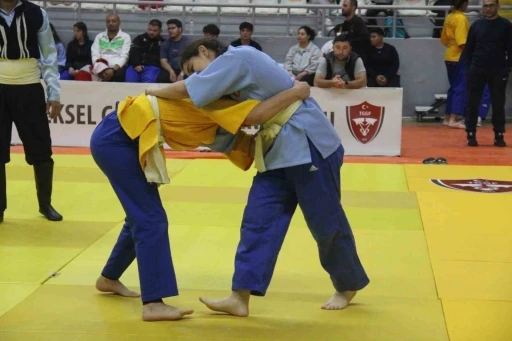 Kuşak G&uuml;reşleri B&uuml;y&uuml;k Erkekler ve Kadınlar T&uuml;rkiye Şampiyonası sona erdi
