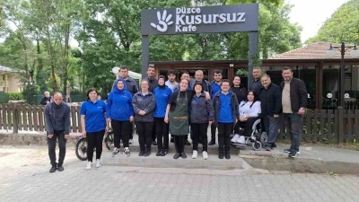 Kusursuz kefenin &ccedil;alışanlarıyla bir araya geldiler
