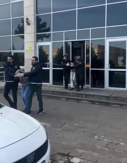 K&uuml;tahya&rsquo;da acemi soyguncular kıskıvrak yakalandı
