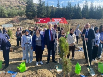 K&uuml;tahya&rsquo;da Adnan Menderes hatıra ormanına fidan dikildi
