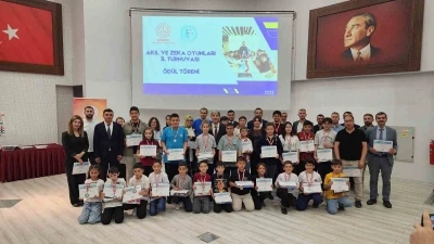 K&uuml;tahya&rsquo;da akıl ve zeka oyunları il turnuvası &ouml;d&uuml;l t&ouml;reni
