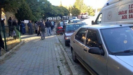 K&uuml;tahya&rsquo;da bı&ccedil;aklı kavga: 1 yaralı
