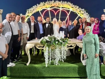 K&uuml;tahya&rsquo;da Efe ve Yılmaz ailelerinin mutlu g&uuml;n&uuml;
