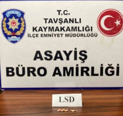 K&uuml;tahya&rsquo;da kitap arasına uyuşturucu koyarak satan ş&uuml;pheli tutuklandı
