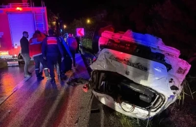K&uuml;tahya&rsquo;da otomobil takla attı: 4 yaralı