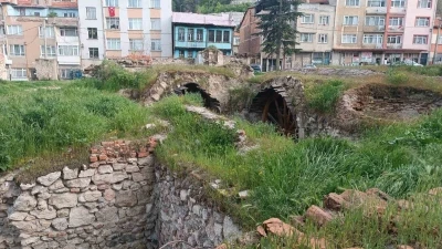 K&uuml;tahya&rsquo;da S&uuml;leyman Şah Hamamı 9 yıldır restore edilmeyi bekliyor
