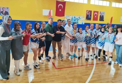 K&uuml;tahya kız futsal takımı T&uuml;rkiye şampiyonu
