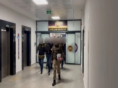 Kuyumcu d&uuml;kkanından 1,5 kilo altın &ccedil;alan 6 ş&uuml;pheliden 4'&uuml; tutuklandı