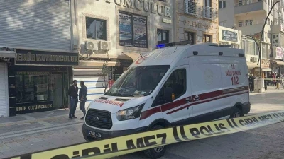 Kuyumcular arasında &ccedil;ıkan kavgada 3 kişi yaralandı