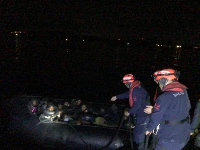 Lastik botta 48 g&ouml;&ccedil;men yakalandı
