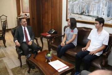 LGS&rsquo;de Burdur&rsquo;dan 2 T&uuml;rkiye birincisi &ccedil;ıktı
