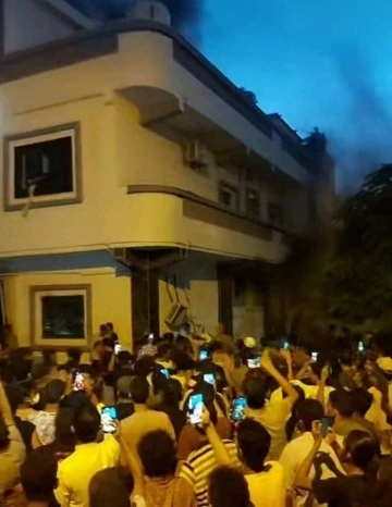 Libyalılar sel felaketinin yaşandığı Derna&rsquo;da yetkilileri protesto etti
