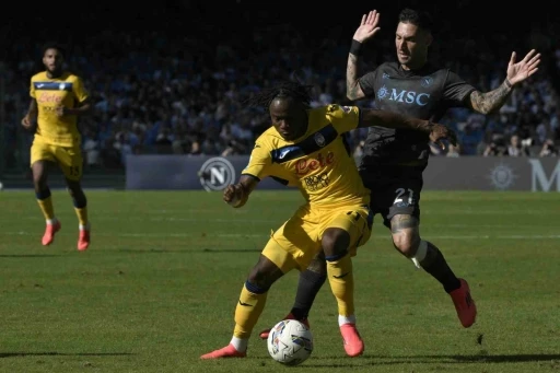 Lider Napoli&rsquo;ye, Atalanta&rsquo;dan &ccedil;elme