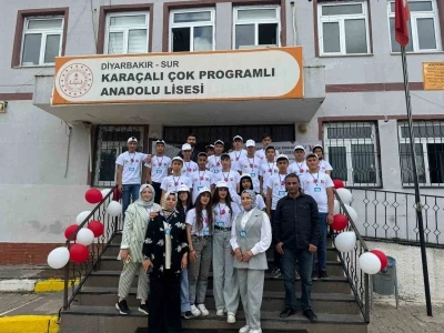 Lise &ouml;ğrencileri bilimsel &ccedil;alışmalarını sergiledi
