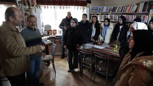 Lise &ouml;ğrencilerinden duygulandıran ziyaret
