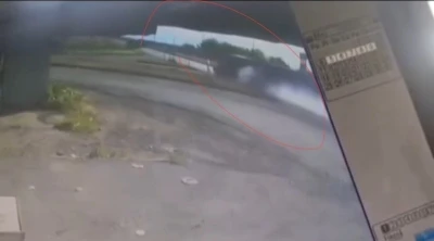 Lise &ouml;ğrencisinin hayatını kaybettiği kaza g&uuml;venlik kamerasına yansıdı
