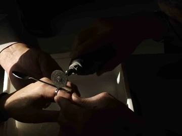 Lise &ouml;ğrencisinin parmağına sıkışan y&uuml;z&uuml;ğ&uuml; itfaiye &ccedil;ıkardı
