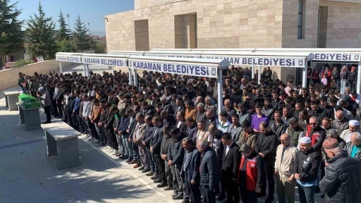 Lisede arkadaşı tarafından &ouml;ld&uuml;r&uuml;len &ouml;ğrenci son yolculuğuna uğurlandı
