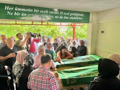Lisede &ouml;ld&uuml;r&uuml;len kız kardeşler toprağa verildi