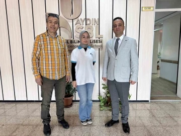 Liseli gen&ccedil; &lsquo;yeşil geleceği&rsquo; resmetti, il birincisi oldu
