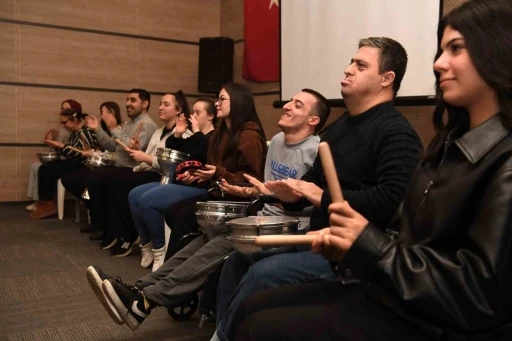 Liseli &ouml;ğrenciler ve engelli bireyler Osmangazi&rsquo;de ortak g&ouml;steri yaptı