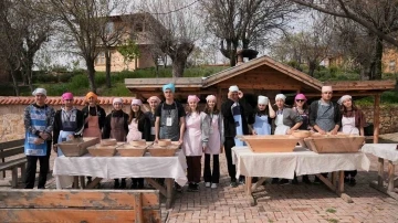 Liseli &ouml;ğrencilere &ldquo;G&ouml;n&uuml;ll&uuml; turizmi&rdquo; deneyimi