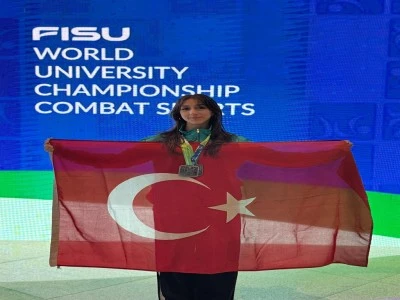 Liyne Nisa Akg&uuml;l'den &ccedil;ifte d&uuml;nya ikinciliği