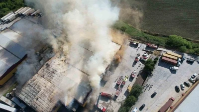 Lojistik deposunda b&uuml;y&uuml;k yangın