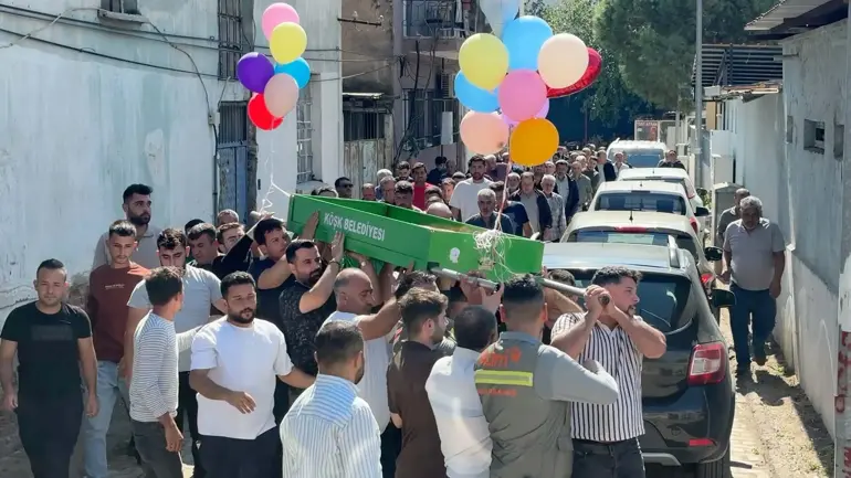 L&ouml;semiden hayatını kaybeden Ada, balonlarla son yolculuğuna uğurlandı