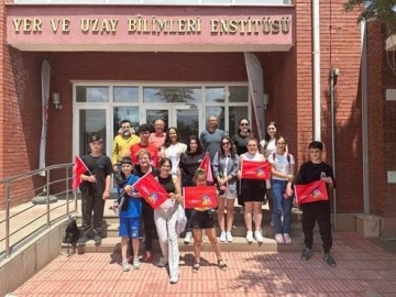 L&ouml;semiyi yenen &ccedil;ocuklar ve gen&ccedil;ler uzaya b&uuml;y&uuml;leyici bir yolculuğa &ccedil;ıktı
