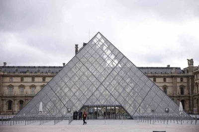 Louvre M&uuml;zesi&rsquo;nden &ccedil;alınan m&uuml;cevherlerin değeri 88 milyon euro