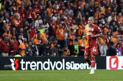 Lucas Torreira&rsquo;dan &uuml;st &uuml;ste 4 ma&ccedil;ta gol
