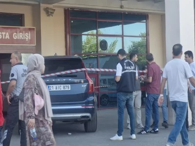 L&uuml;ks cipe silahlı saldırı: S&uuml;r&uuml;c&uuml;, yaralı halde cipi hastaneye kadar s&uuml;rd&uuml;